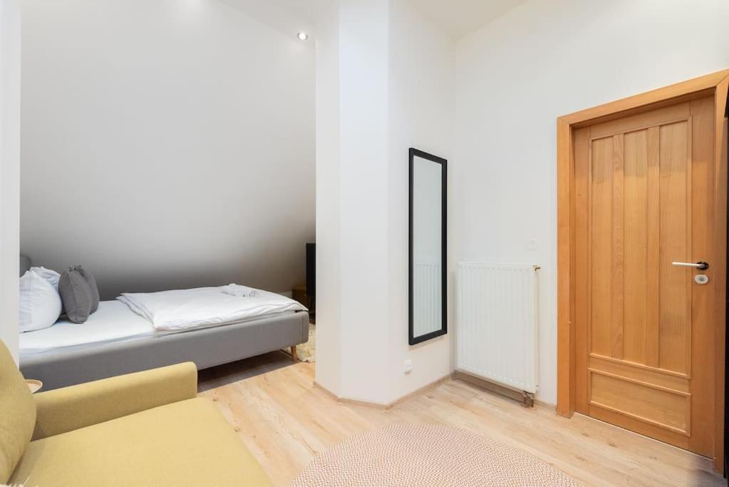 B.O.B. Klimentska Appartement Praag Buitenkant foto