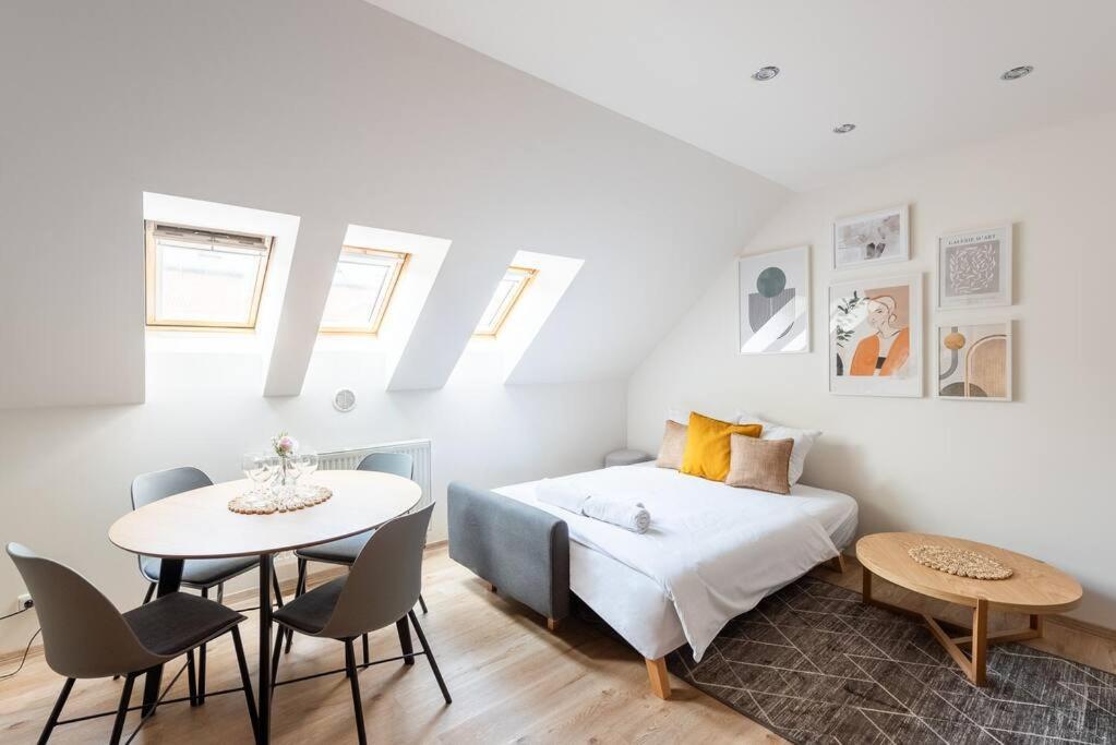 B.O.B. Klimentska Appartement Praag Buitenkant foto